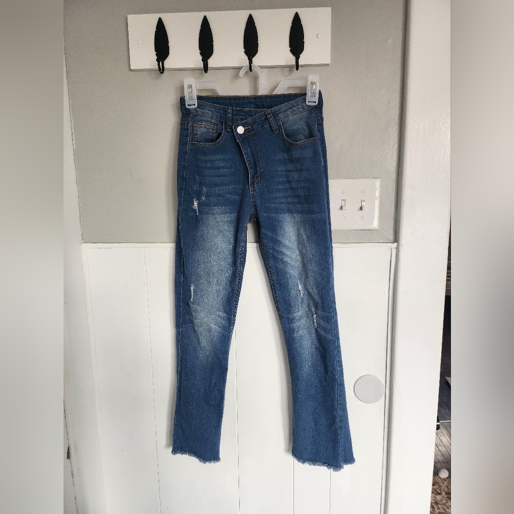 Women's fashion off-center button jeans size 28 jessica jeans